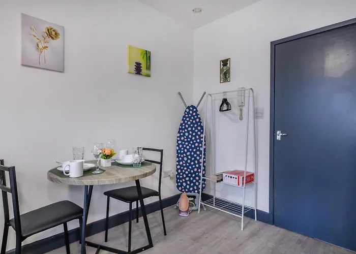 78f3 - Cosy & Welcoming * Bradford (West Yorkshire)